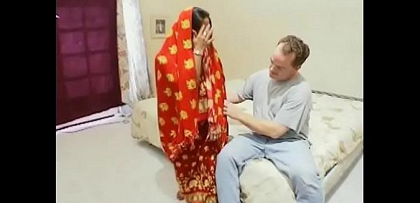  Indian slut in sari sucks meaty boner while getting her wet starved cunt banged